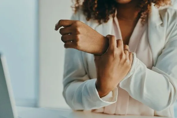 Carpal Tunnel Syndrome Causes, Symptoms, and How to Overcome It